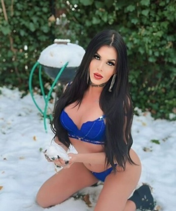 С опытом и страстью я готова сделать нашу встречу незабываемой! 💋
Мои услуги включают все, что ты можешь себе представить: классический и эротический массаж, оральный и классический секс, а также фантазии и ролевые игры. 🌟
Мне очень важно, чтобы ты чувствовался комфортно и удовлетворен каждой минутой нашего времени вместе. 🌹
У меня есть отличные отзывы от моих предыдущих клиентов, которые говорят о моем профессионализме и подлинной страсти. 🔥
Фото, которые ты видишь, полностью соответствуют реальности, и я уверена, что тебе понравится моя нежная внешность. 💃
Не упускай возможность встретиться со мной и погрузиться в мир наслаждения и страсти. Живу в Москве, и с нетерпением жду твоего звонка. ✨ Юля